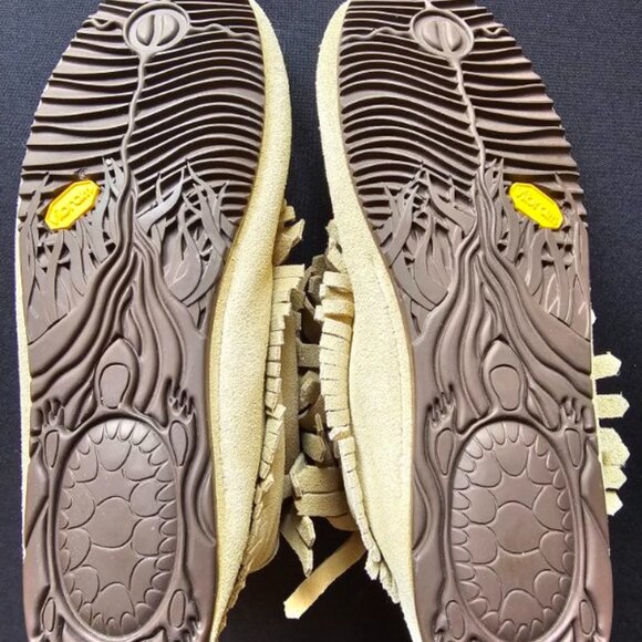 Minnetonka Women's Size 8.5 Fringe Rubber Soled Beaded Tan Moccasins - Picture 7 of 9